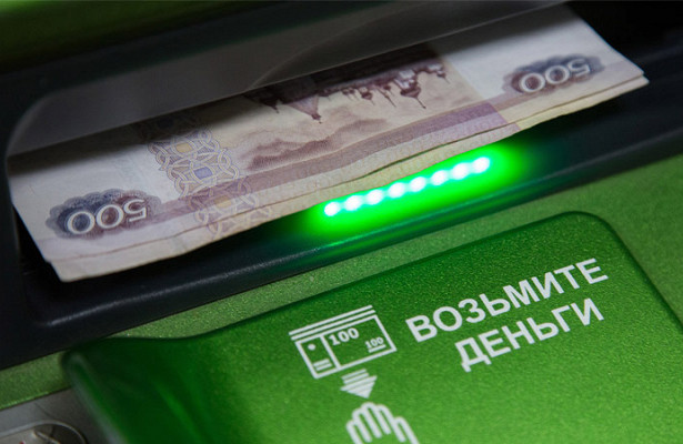 Сбербанк и ВТБ начнут обслуживать клиентов в Крыму