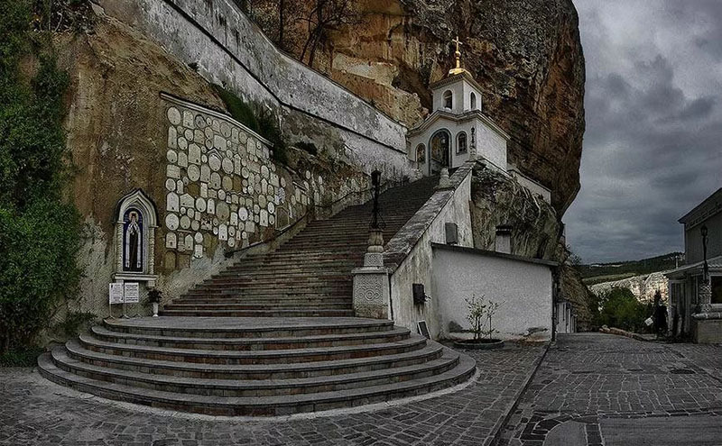 Экскурсии по Крыму из Заозерного - Успенский мужской монастырь 