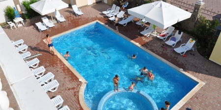 Отель под Евпаторией с бассейном – Аркадия